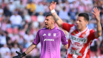 Nahuel Guzman of Tigres during the Quarter-Final first leg match between Necaxa and Tigres UANL as part of the Liga BBVA MX, Torneo Clausura 2025 at Victoria Stadium on May 08, 2025 in Aguascalientes, Mexico.