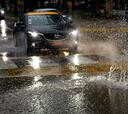 Lluvia en Santiago: ¿cuánta agua caerá y en qué horarios aconsejan no salir de casa los meteorólogos?