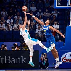 Doncic roza el triple-doble para mantener perfecta a Eslovenia