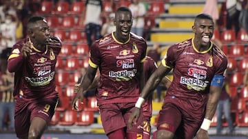 Jugadores de Deportes Tolima en un partido de la Liga BetPlay