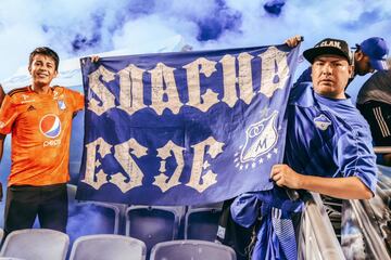 ¡Orlando es azul y verde! Las barras de Millonarios y Nacional alentaron a sus equipos en el Camping World Stadium en el último juego de la Florida Cup.