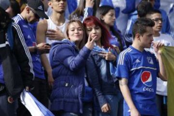 Los hinchas acompa&ntilde;aron a Millonarios a pesar de la crisis de resultados pero presionaron a sus jugadores con el tradicional &quot;Movete Millos movete&quot;.