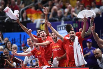 Los jugadores españoles celebran el paso a la final del Eurobasket.