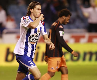 El lateral izquierdo brasileño defendió los colores del Depor entre 2006 y 2010. Jugó 137 partidos y marcó 8 goles. 