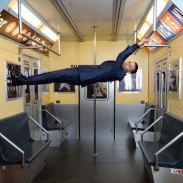 Stephen Curry 'desafía' a la gravedad para una foto promocional del All Star.