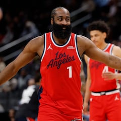 Harden y Clippers negocian una separación