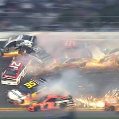 Vean a 21 coches chocando a la vez en Daytona