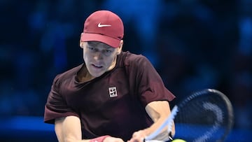 Turin (Italy), 16/11/2025.- Jannik Sinner of Italy in action during the men's singles final match against Carlos Alcaraz of Spain at the ATP Finals in Turin, Italy, 16 November 2025. (Tenis, Italia, España) EFE/EPA/ALESSANDRO DI MARCO