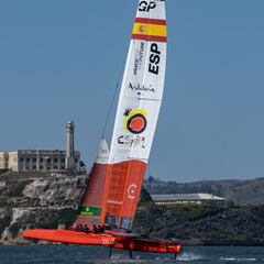 España necesita una carambola para disputar la Gran Final