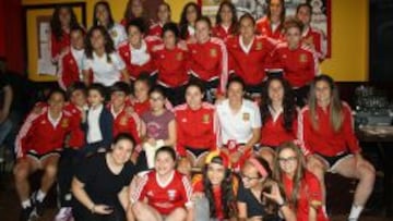 Locura en la Casa Española de Quebec con la visita de La Roja