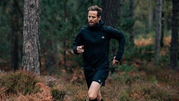 Adiós a la lluvia y el frío: así es la chaqueta cortavientos que es superventas, ultraligera e ideal para hacer deporte