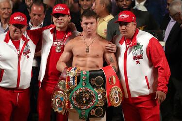 Boxing - Canelo Alvarez v John Ryder Weigh-in - Teatro Degollado, Guadalajara, Mexico - May 5, 2023 Canelo Alvarez poses with his belts and trainer Eddy Reynoso at the weigh-in REUTERS/Henry Romero