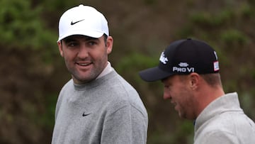 PEBBLE BEACH, CALIFORNIA - JANUARY 29: Scottie Scheffler and Justin Thomas of the United States talk on the fifth hole prior to the AT&T Pebble Beach Pro-Am 2025 at Spyglass Hill Golf Course on January 29, 2025 in Pebble Beach, California. Harry How/Getty Images/AFP (Photo by Harry How / GETTY IMAGES NORTH AMERICA / Getty Images via AFP)