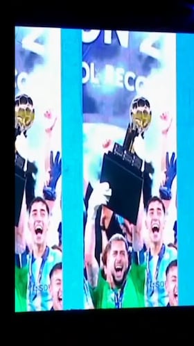 Gabriel Arias es ovacionado en la despedida de Racing y la reacción de su hijo es el viral del momento en Argentina