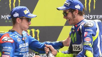 Viñales y Rossi en el podio de Le Mans.