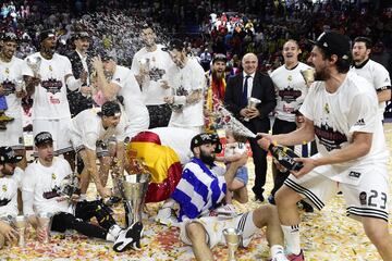 La Novena llegó en 2015. Arropado por un Palacio entregado, el Real Madrid se vengó del Olympiacos (le había ganado el título en la final de Londres de dos años antes) y logró su primera Euroliga en 20 años. 