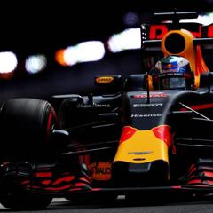 Ricciardo dedica una peineta a Raikkonen por bloquearle