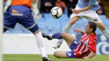 <b>OTRA VEZ TITULAR. </b>Oriol Riera fue el elegido por Eusebio para la punta de ataque y puso a prueba en más de una ocasión a Jorquera.