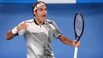 Roger Federer celebra su victoria ante Nishikori.