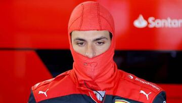 Carlos Sainz antes de subirse al F1-75 en el GP de Francia 2022.