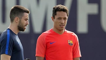 Adriano, en un reciente entrenamiento de pretemporada con el Barcelona.