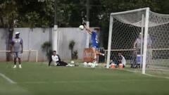 Soteldo sorprendió y mostró sus dotes como... ¡arquero!