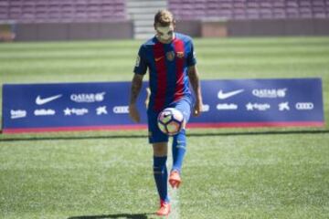 El jugador francés fue presentado en el Camp Nou.