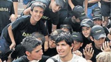 <b>APOYO. </b> Los chavales apoyarán al Atlético ante el Levante.