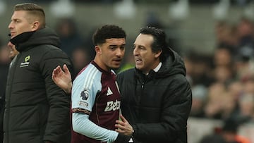 Soccer Football - Premier League - Newcastle United v Aston Villa - St James' Park, Newcastle, Britain - January 25, 2026
Aston Villa's Jadon Sancho with manager Unai Emery after being substituted REUTERS/Phil Noble EDITORIAL USE ONLY. NO USE WITH UNAUTHORIZED AUDIO, VIDEO, DATA, FIXTURE LISTS, CLUB/LEAGUE LOGOS OR 'LIVE' SERVICES. ONLINE IN-MATCH USE LIMITED TO 120 IMAGES, NO VIDEO EMULATION. NO USE IN BETTING, GAMES OR SINGLE CLUB/LEAGUE/PLAYER PUBLICATIONS. PLEASE CONTACT YOUR ACCOUNT REPRESENTATIVE FOR FURTHER DETAILS..