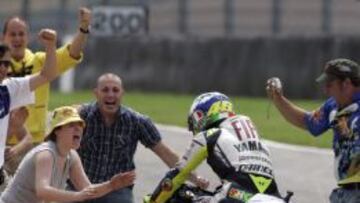 La afición italiana vibra con Rossi como con ningún otro, así lo hizo en su último triunfo de 2008 en Mugello.