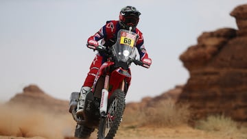 Rallying - Dakar Rally - Prologue - Alula to Alula - Alula, Saudi Arabia - January 5, 2024 Monster Energy Honda's Tosha Schareina in action during the prologue stage REUTERS/Hamad I Mohammed