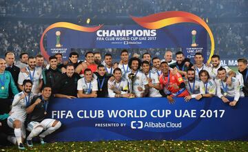 El Real Madrid posa como campe¨®n del Mundial de Clubes 2017.