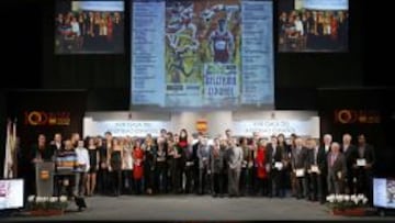 PREMIOS. La foto de familia de los premiados ayer por la RFEA. Los mejores atletas de 2012 fueron Ruth Beitia y Miguel &Aacute;ngel L&oacute;pez.