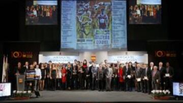 PREMIOS. La foto de familia de los premiados ayer por la RFEA. Los mejores atletas de 2012 fueron Ruth Beitia y Miguel Ángel López.