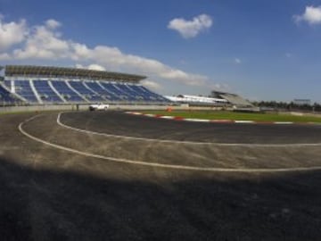 El circuito está situado en el macrocomplejo deportivo 'Ciudad Deportiva Magdalena Mixiuhca' y su nombre hace honor a los dos hermanos Rodríguez considerados los mejores pilotos mexicanos de F1 de todos los tiempos