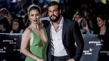 Mario Casas y Blanca Su&aacute;rez, juntos en una alfombra roja.