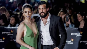 Mario Casas y Blanca Su&aacute;rez, juntos en una alfombra roja.