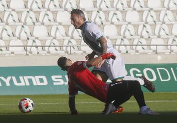 El delantero italiano de 36 años llegó a España por primera vez en el Eibar que debutó en Primera en la 14/15. Después ha estado en dos etapas en el Córdoba CF, y media temporada en el Rayo Vallecano, antes de regresar al club blanquiverde en Segunda B.