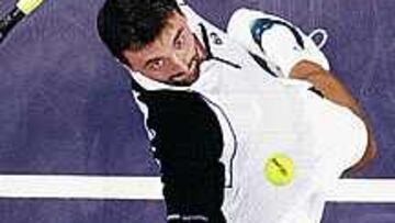 Goran Ivanisevic, que hoy se medirá a Ferrero, durante su partido de ayer ante Kafelnikov.