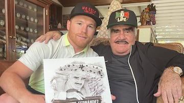 Tras darse a conocer el fallecimiento de Vicente Fernandez, Sa&uacute;l Canelo &Aacute;lvarez toma sus redes sociales para darle el &uacute;ltimo adi&oacute;s: &ldquo;Marcaste a todo un pa&iacute;s&rdquo;.