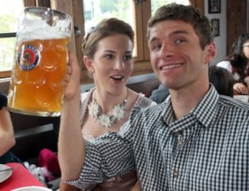 Thomas Mueller y su esposa Lisa Muelller.