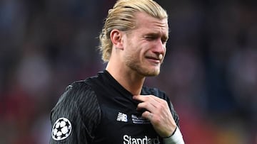 Loris Karius se lamenta tras los fallos cometidos como portero del Liverpool en la final de Champions League 2018.