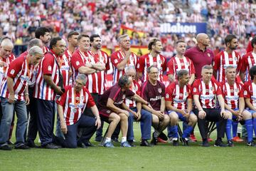 Foto de familia de las Leyendas del Atlético. 