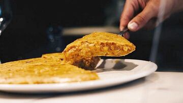 Muestran las comidas que más se piden en España a domicilio y todo el mundo alucina con la lista: tortilla de patatas y croquetas