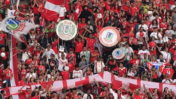 Futbol, Union La Calera vs Chapecoense.
Copa Sudamericana 2019.
Hinchas de Union La Calera durante el partido valido por la Copa Sudamericana 2019 contra Chapecoense disputado en el estadio Nicolas Chahuan de La Calera, Chile.
05/02/2019
Sebastian Cisternas/Photosport
Football, Union La Calera vs Chapecoense.
Sudamericana Championship 2019.
Union La Calera fans during the Sudamericana Championship 2019 match against Chapecoense at the Nicolas Chahuan stadium in La Calera, Chile.
05/02/2019
Sebastian Cisternas/Photosport
