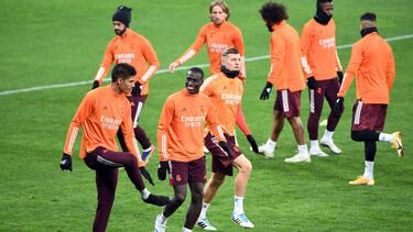 El buen ambiente dominó el entrenamiento del Real Madrid en Kiev.