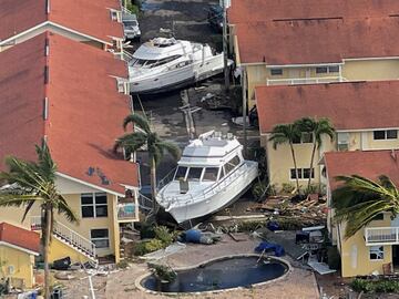 El huracán Ian llegó al oeste de Florida con vientos de más de 240 km/h, provocando inundaciones catastróficas en varias localidades, también ha dejado inundaciones  y graves destrozos en el centro de la península. La tormenta provocó una marejada ciclónica  que inundó grandes áreas del suroeste de Florida, las áreas cercanas a la costa han quedado arrasadas.