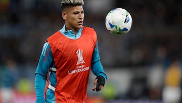 Soccer Football - Copa Libertadores - Semi Final - Second Leg - Racing Club v Flamengo - Estadio Presidente Peron, Buenos Aires, Argentina - October 29, 2025 Flamengo's Jorge Carrascal during the warm up before the match REUTERS/Matias Baglietto