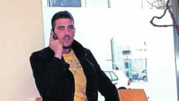 <b>OTRA VEZ. </b>Cabrera espera en la clínica Asisa, donde confirmó su lesión.