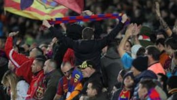 DERBI CATALÁN. Seguidores del BArça, ayer en el Camp Nou.
